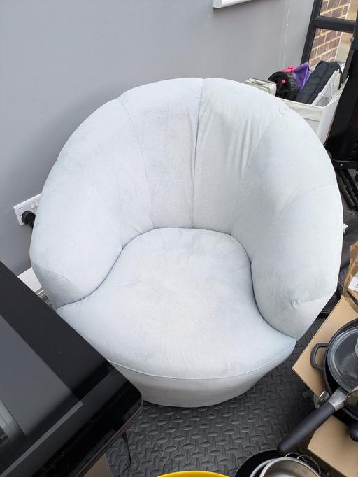 Buy & Sell Hanworth Hounslow - Photos for light blue swivel tub chair