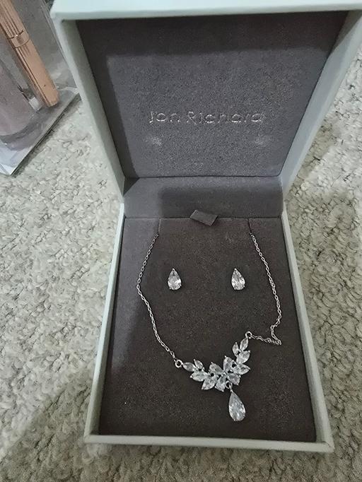 Buy & Sell Gatley Stockport - Photos for Jon RichardCubic Zirconia Floral