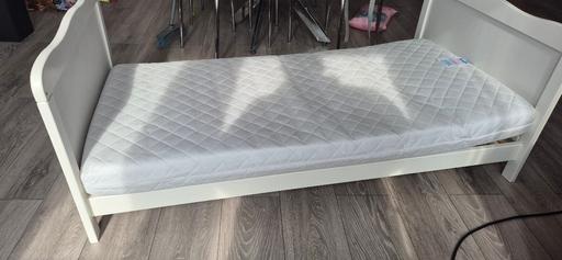 Buy & Sell - Photos for Toddler bed with mattress
