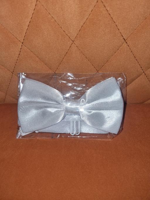 Buy & Sell Stirchley Birmingham - Photos for Silky White Dickie Bow