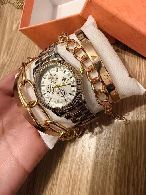 Buy & Sell Dukinfield Tameside - Photos for Women’s watch and bracelet set