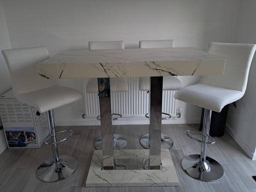 Buy & Sell Moreton Wirral - Photos for Dining table an 4 chairs