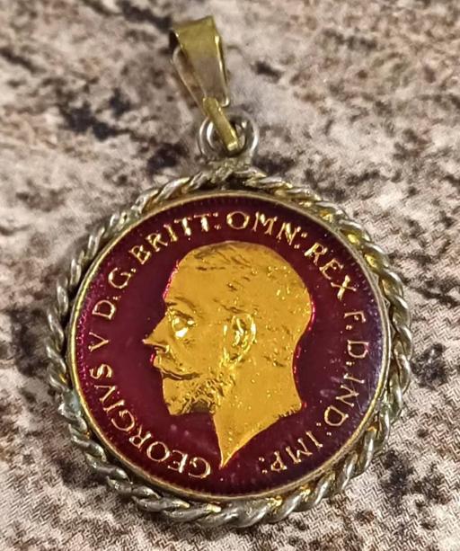 Buy & Sell Stockport Town Centre Stockport - Photos for Vintage George V 1933 Enamel Sixpence Pendan