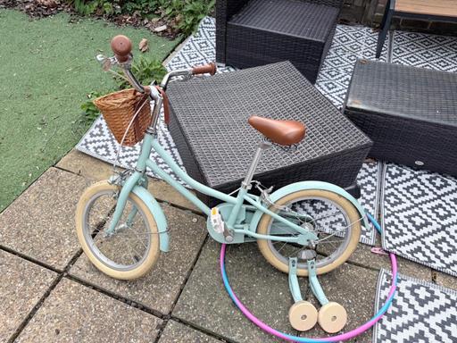 Buy & Sell Cambridge Heath East London - Photos for Girls bike (5-7 years)