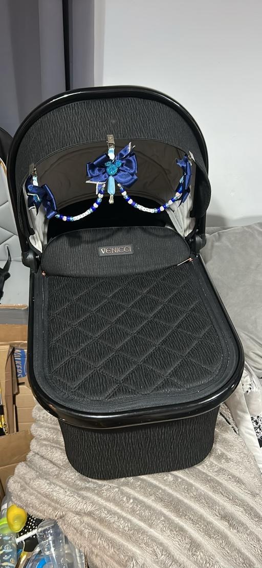 Buy & Sell Hooton Levitt Rotherham - Photos for Venicci