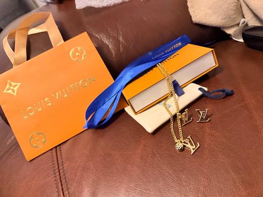 Buy & Sell Dukinfield Tameside - Photos for Charm jewellery set