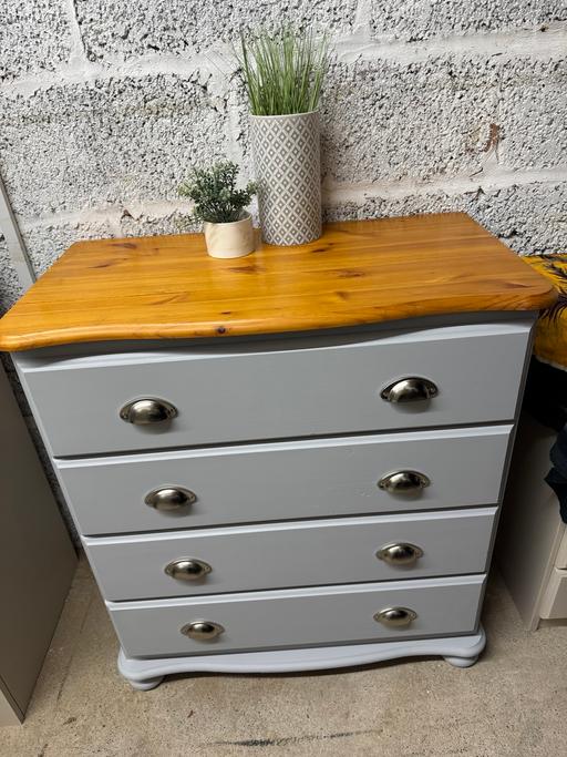 Buy & Sell Hoobrook Wyre Forest - Photos for Solid pine chest of drawers