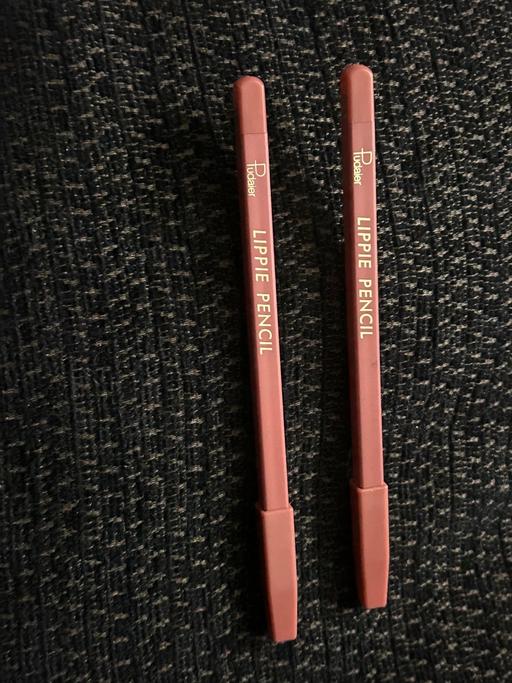 Buy & Sell Northville South Gloucestershire - Photos for Pudaier Lippie Crayons X 2