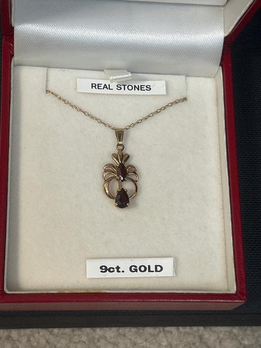Buy & Sell Brooklands Milton Milton Keynes - Photos for 9ct gold garnet necklace