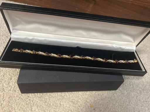 Buy & Sell Brooklands Milton Milton Keynes - Photos for 9ct gold garnet and diamond bracelet