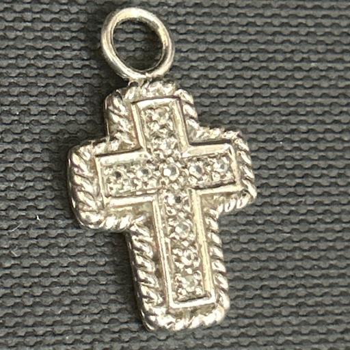 Buy & Sell Brooklands Milton Milton Keynes - Photos for Diamond pendant