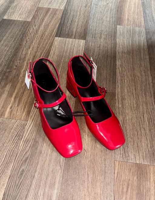 Buy & Sell Eggborough North Yorkshire - Photos for M&S red kitten heels BNWT size 6