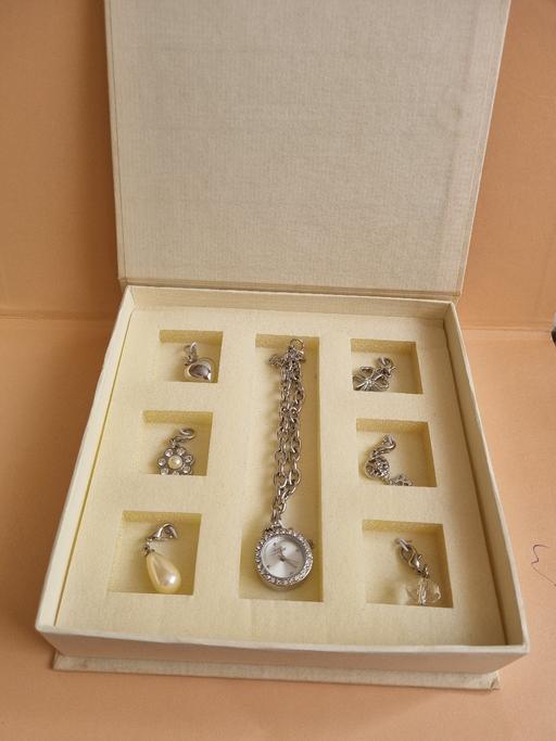 Buy & Sell Grafton Street Industrial Estate West Northamptonshire - Photos for Beautiful watch gift pack