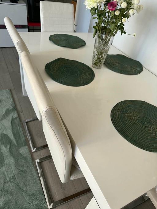 Buy & Sell Upton Park East London - Photos for Table and chairs