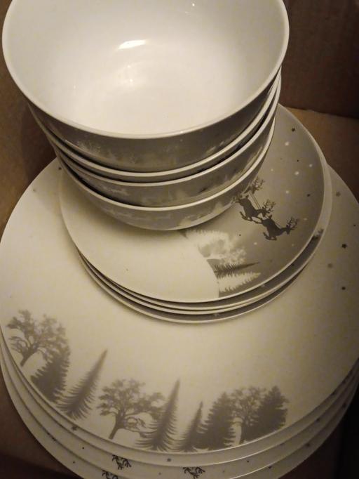 Buy & Sell Newton-Le-Willows Saint Helens - Photos for Christmas Dinner Set