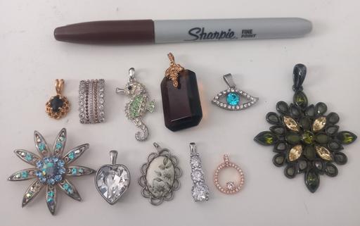 Buy & Sell Thatto Heath Saint Helens - Photos for 11 beautiful costume jewellery pendants