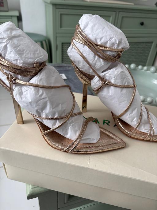 Buy & Sell Wombwell Barnsley - Photos for 18 New pairs of gold sandals size 5 and 6 
