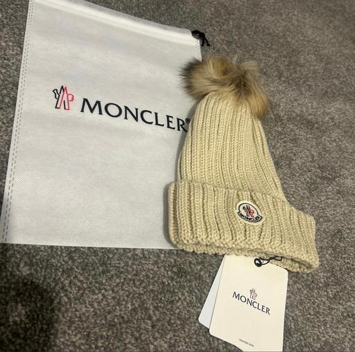 Buy & Sell Manningham Bradford - Photos for Women's Moncler hat with bobble