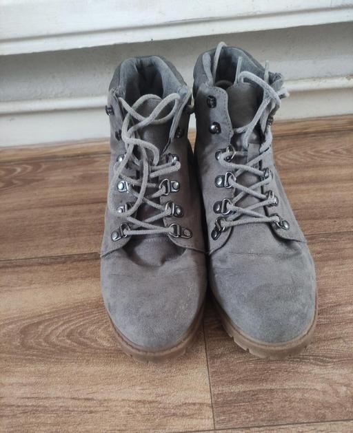 Buy & Sell Grafton Street Industrial Estate West Northamptonshire - Photos for Shoes