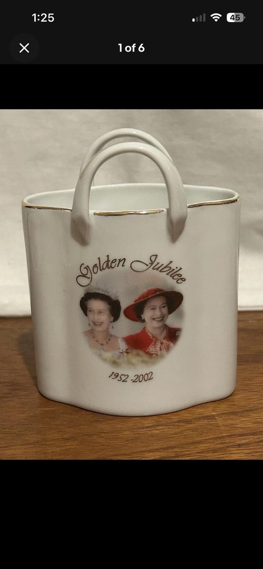 Buy & Sell Northville South Gloucestershire - Photos for Queen Elizabeth II Golden Jubilee bag vase