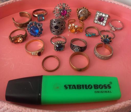 Buy & Sell Thatto Heath Saint Helens - Photos for 18 vintage costume jewellery rings