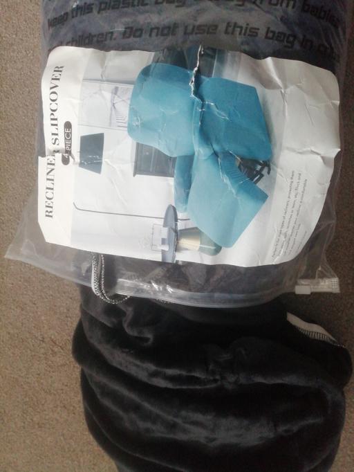Buy & Sell Heath Town Wolverhampton - Photos for New recliner slip cover 4 piece
