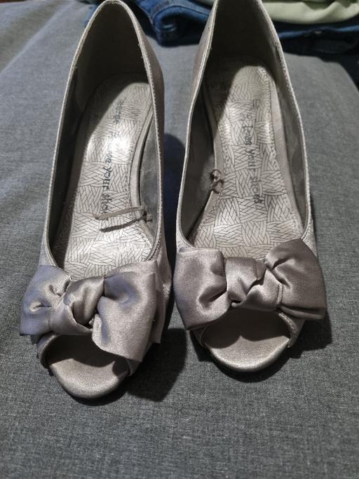 Buy & Sell Pendeford Wolverhampton - Photos for lovely shoes worn once size 3