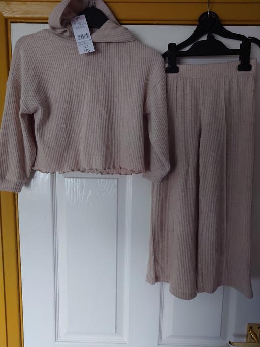 Buy & Sell Woodthorpe Charnwood - Photos for Girls cream 2 piece hoody set size 5-6 years