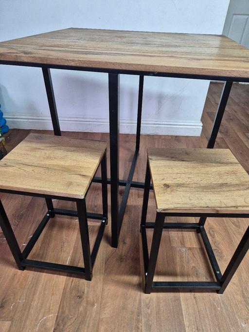 Buy & Sell Bentley Walsall - Photos for Dining table and 4 stools