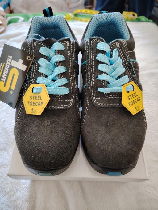 Buy & Sell Trowbridge Wiltshire - Photos for NEW in box steel toe cap shoes size 4