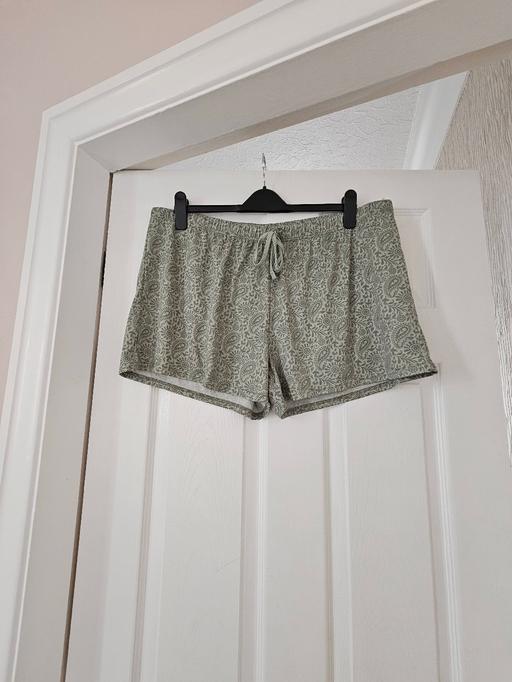 Buy & Sell Newton Doncaster - Photos for Ladies patterned shorts, size 16/18..NEW