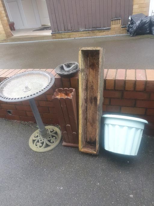 Buy & Sell Pensnett Dudley - Photos for Birdbath, Feeder, 2 Planters & Light Blue Pot