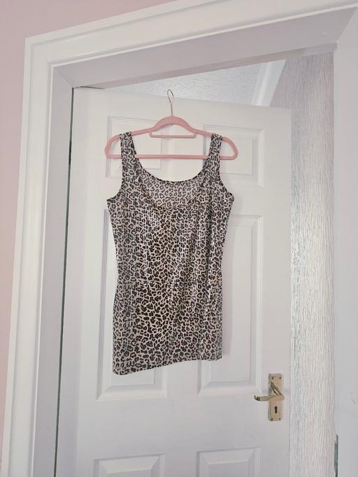 Buy & Sell Newton Doncaster - Photos for Shimmer sequin detail top, size 14/16