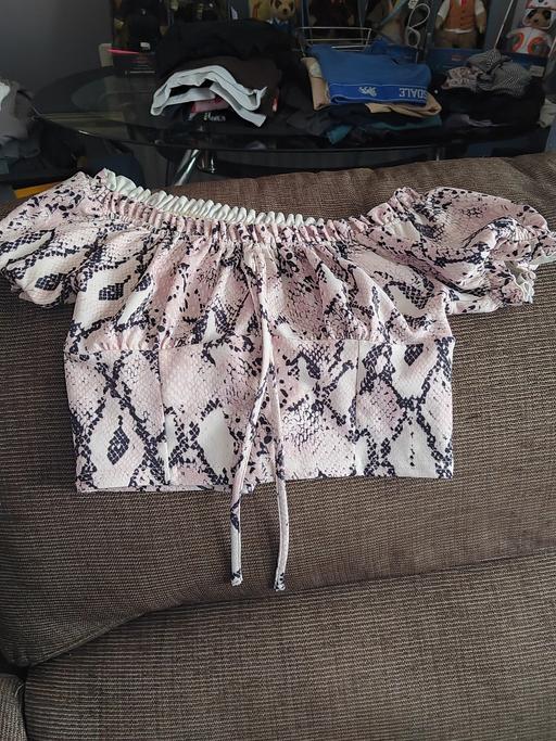 Buy & Sell Gravesend Gravesham - Photos for snake print cropped shirt
