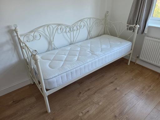 Buy & Sell Wennington Havering - Photos for Comfy Living 2ft6 Christina Metal Day Bed