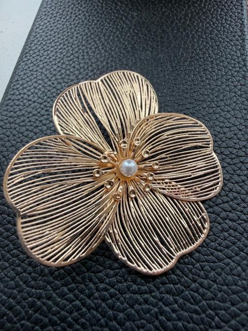 Buy & Sell Ocean Village Southampton - Photos for Golden flower brooch