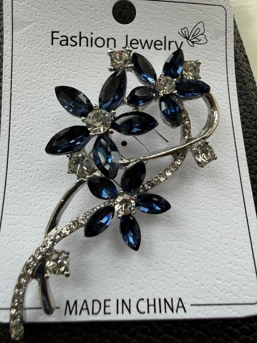 Buy & Sell Ocean Village Southampton - Photos for Beautiful navy flower brooch