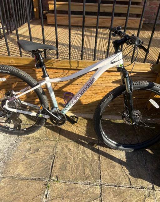 Buy & Sell Wealdstone Harrow - Photos for White Ladies Cannondale Trail 7 Bike
