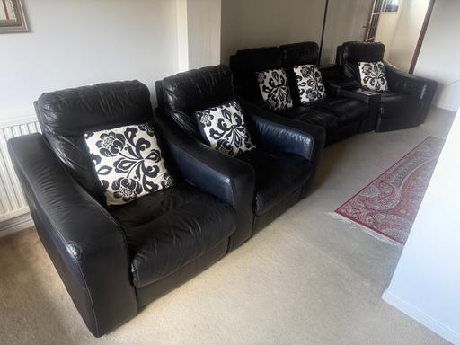 Buy & Sell Lower Earley Wokingham - Photos for Black Leather 5 Seater Recliner Media Sofa