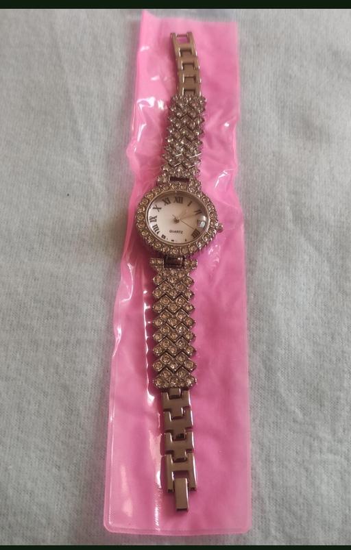 Buy & Sell Grafton Street Industrial Estate West Northamptonshire - Photos for New beautiful silver watch