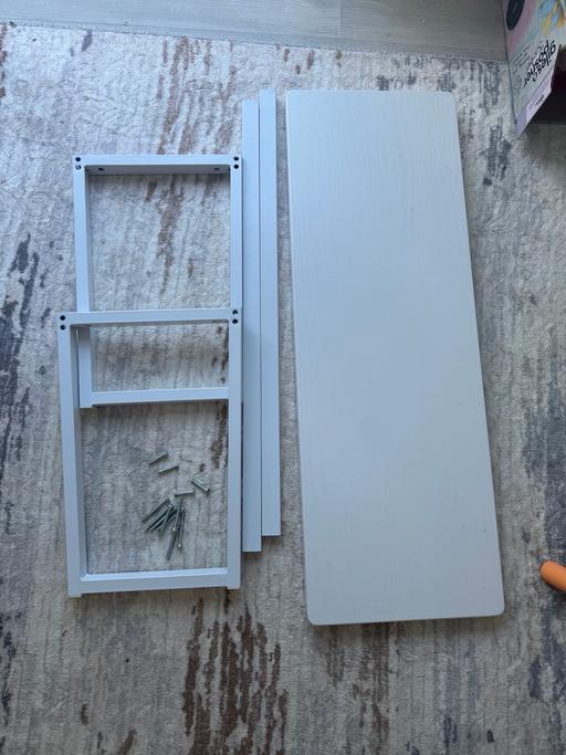 Buy & Sell Harlow Town Centre Harlow - Photos for Table and bench