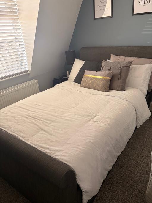 Buy & Sell Finsbury Park North London - Photos for Small Dbl Bed with Drawers & Simba Mattress