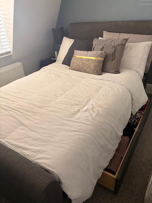 Buy & Sell Holloway North London - Photos for Small Dbl Bed with Drawers & Simba Mattress