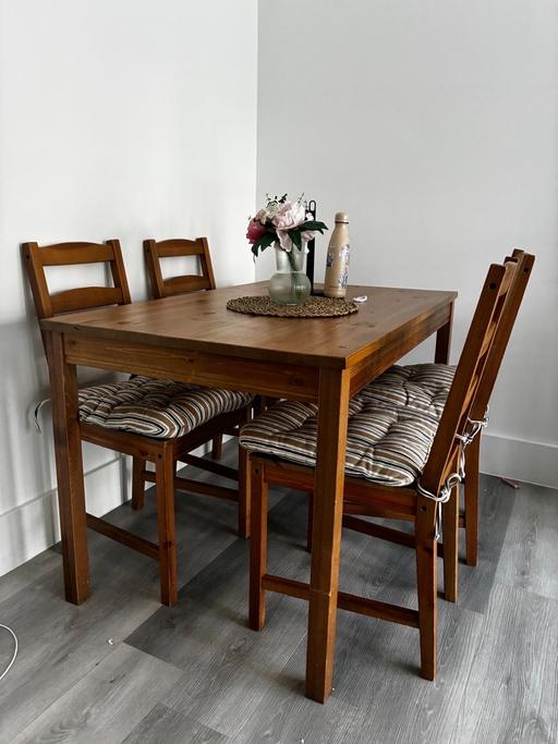 Buy & Sell Hayes Bromley - Photos for Dinning table 4 seater with cushions