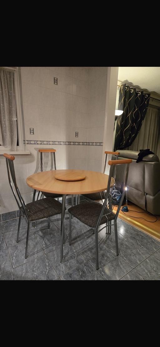 Buy & Sell West Ealing West London - Photos for Round dinning table with 4 chairs