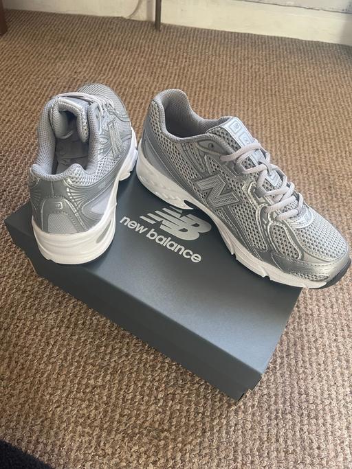 Buy & Sell Becontree East London - Photos for Silver New Balance trainers adult