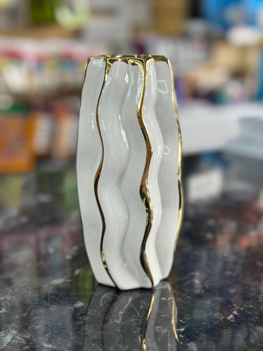 Buy & Sell Yardley Birmingham - Photos for White & Gold Decorative Vase