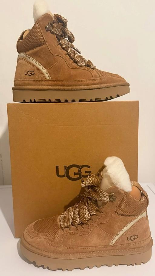Buy & Sell Mansfield Woodhouse Mansfield - Photos for UGG Australia Boots trainers Size 5 more a 4