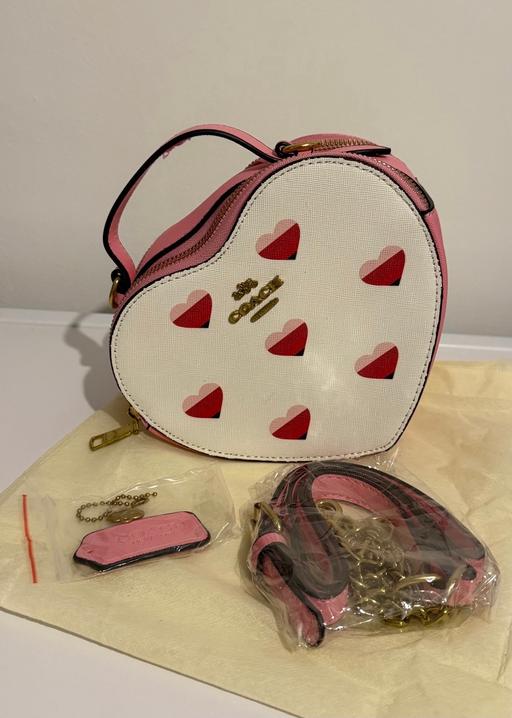 Buy & Sell Mansfield Woodhouse Mansfield - Photos for Amazing love heart shaped handbag white