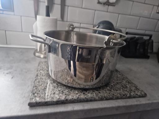 Buy & Sell Scholes Rotherham - Photos for A very large 10 lts stainless thick pan